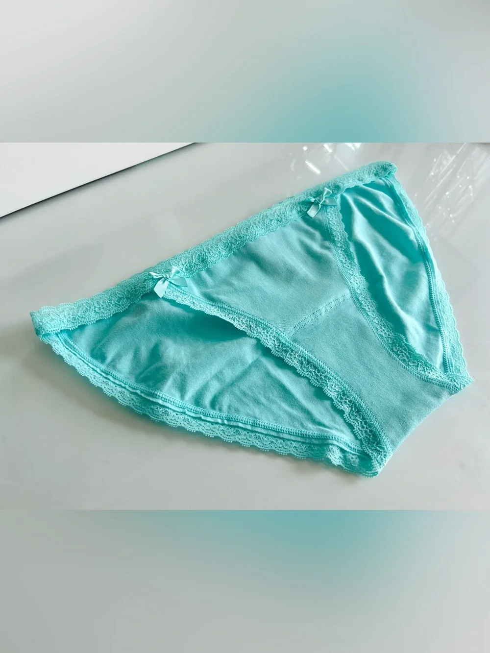 NWT Victoria’s Secret Aqua Turquoise Low-Rise String Bikini Panty - M